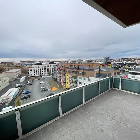 Modern And Spacious 3 Bedroom Apartment In Kopavogur Reykjavik Exterior photo